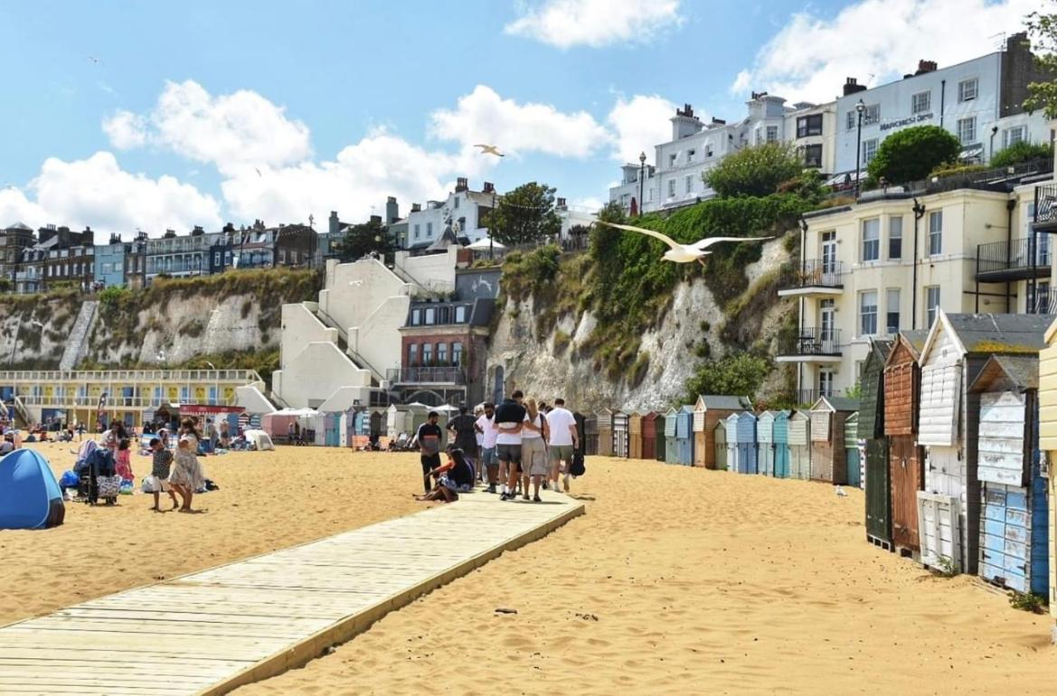 Central, Seaview Apartment, 3 Beds, 2 Baths, Kid & Dog Friendly At The Lookout Broadstairs Dış mekan fotoğraf