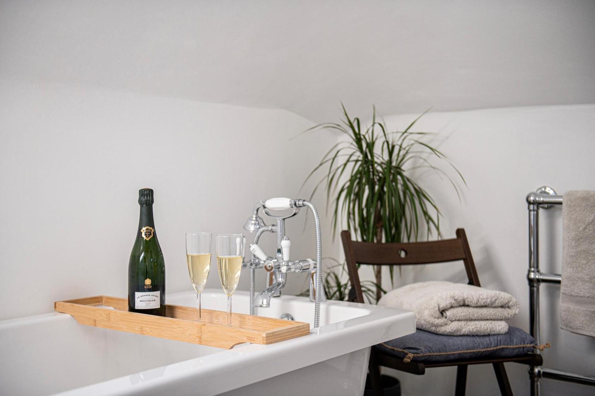 Central, Seaview Apartment, 3 Beds, 2 Baths, Kid & Dog Friendly At The Lookout Broadstairs Dış mekan fotoğraf