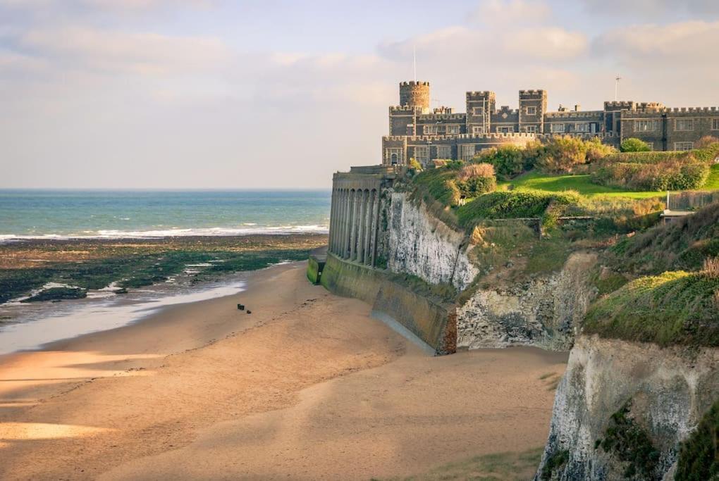 Central, Seaview Apartment, 3 Beds, 2 Baths, Kid & Dog Friendly At The Lookout Broadstairs Dış mekan fotoğraf