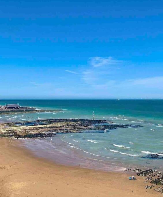 Central, Seaview Apartment, 3 Beds, 2 Baths, Kid & Dog Friendly At The Lookout Broadstairs Dış mekan fotoğraf